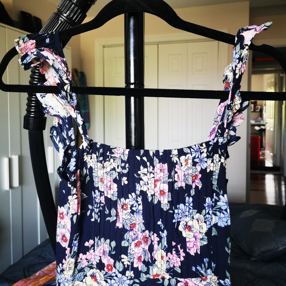 Backless Ruffle Dress - Picture 4 of 7